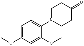 1-(2,4-dimethoxyphenyl)piperidin-4-one Struktur