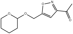 1-(5-(((Tetrahydro-2H-pyran-2-yl)oxy)methyl)isoxazol-3-yl)ethanone Struktur