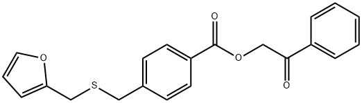 2-oxo-2-phenylethyl 4-(((furan-2-ylmethyl)thio)methyl)benzoate Struktur