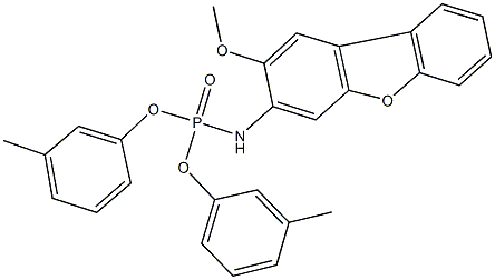 bis(3-methylphenyl) 2-methoxydibenzo[b,d]furan-3-ylamidophosphate Struktur