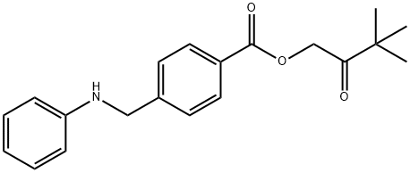 3,3-dimethyl-2-oxobutyl 4-(anilinomethyl)benzoate Struktur