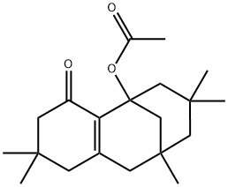 5,5,9,11,11-pentamethyl-3-oxotricyclo[7.3.1.0~2,7~]tridec-2(7)-en-1-yl acetate Struktur