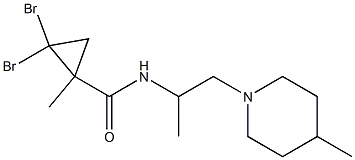 2,2-dibromo-1-methyl-N-[1-(4-methylpiperidin-1-yl)propan-2-yl]cyclopropane-1-carboxamide Struktur