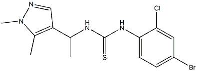 1-(4-bromo-2-chlorophenyl)-3-[1-(1,5-dimethylpyrazol-4-yl)ethyl]thiourea Struktur