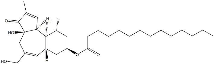 Myristic acid (3aR)-3,3a,4,6aα,7,8,9,10,10a,10bβ-decahydro-3aα,10aβ-dihydroxy-5-hydroxymethyl-2,10β-dimethyl-3-oxobenz[e]azulen-8α-yl ester Struktur