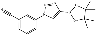 3-(4-(4,4,5,5-tetramethyl-1,3,2-dioxaborolan-2-yl)-1H-1,2,3-triazol-1-yl)benzonitrile Struktur