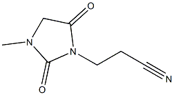 3-(3-methyl-2,5-dioxoimidazolidin-1-yl)propanenitrile Struktur