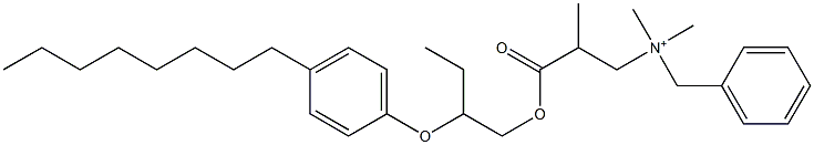 N,N-Dimethyl-N-benzyl-N-[2-[[2-(4-octylphenyloxy)butyl]oxycarbonyl]propyl]aminium Struktur