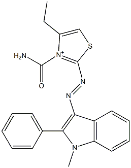 2-[(1-Methyl-2-phenylindol-3-yl)azo]-3-carbamoylethylthiazolium Struktur