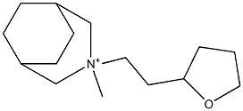 3-Methyl-3-[2-[(tetrahydrofuran)-2-yl]ethyl]-3-azoniabicyclo[3.2.2]nonane Struktur