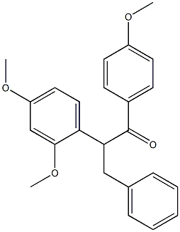 1-(4-Methoxyphenyl)-2-(2,4-dimethoxyphenyl)-3-phenyl-1-propanone Struktur