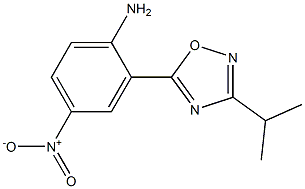 4-nitro-2-[3-(propan-2-yl)-1,2,4-oxadiazol-5-yl]aniline Struktur