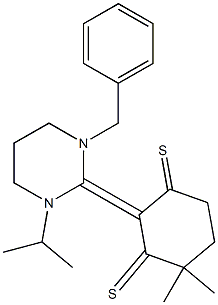 4,4-Dimethyl-2-[(1-benzyl-3-isopropylhexahydropyrimidin)-2-ylidene]cyclohexane-1,3-dithione Struktur