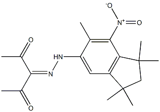 3-[2-(1,1,3,3,6-pentamethyl-7-nitro-2,3-dihydro-1H-inden-5-yl)hydrazono]pentane-2,4-dione Struktur