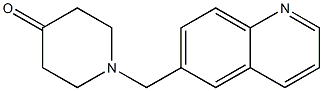 1-(quinolin-6-ylmethyl)piperidin-4-one Struktur