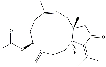 (3aR,5E,9S,12aS)-3a,6-Dimethyl-10-methylene-9-(acetyloxy)-1-(1-methylethylidene)-3,3a,4,7,8,9,10,11,12,12a-decahydrocyclopentacycloundecen-2(1H)-one Struktur