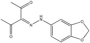 3-[2-(1,3-benzodioxol-5-yl)hydrazono]pentane-2,4-dione Struktur