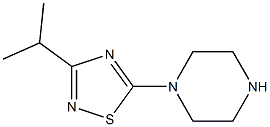 3-isopropyl-5-(piperazin-1-yl)-1,2,4-thiadiazole Struktur