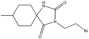 3-(2-bromoethyl)-8-methyl-1,3-diazaspiro[4.5]decane-2,4-dione Struktur