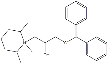 1-[2-Hydroxy-3-(diphenylmethoxy)propyl]-1,2,6-trimethylpiperidinium Struktur