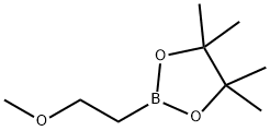 2-(2-methoxyethyl)-4,4,5,5-tetramethyl-1,3,2-dioxaborolane Struktur