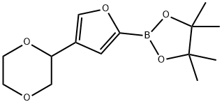 2-(4-(1,4-dioxan-2-yl)furan-2-yl)-4,4,5,5-tetramethyl-1,3,2-dioxaborolane Struktur