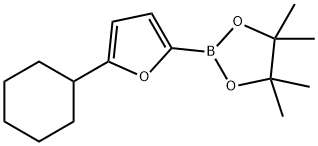 2-(5-cyclohexylfuran-2-yl)-4,4,5,5-tetramethyl-1,3,2-dioxaborolane Struktur