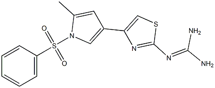 2-[[Amino(amino)methylene]amino]-4-(1-phenylsulfonyl-2-methyl-1H-pyrrol-4-yl)thiazole Struktur