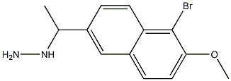 1-(1-(1-bromo-2-methoxynaphthalen-6-yl)ethyl)hydrazine Struktur