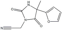 [4-(2-furyl)-4-methyl-2,5-dioxoimidazolidin-1-yl]acetonitrile Struktur