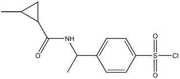 4-(1-{[(2-methylcyclopropyl)carbonyl]amino}ethyl)benzenesulfonyl chloride Struktur