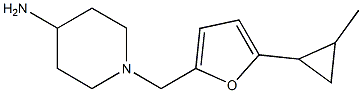 1-{[5-(2-methylcyclopropyl)furan-2-yl]methyl}piperidin-4-amine Struktur