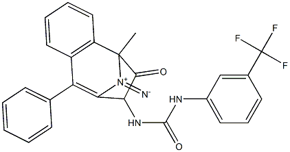 N-(2,5-diaza-2-methyl-3-oxo-6-phenylbicyclo[5.4.0]undeca-1(7),5,8,10-tetraen-4-yl)((3-(trifluoromethyl)phenyl)amino)formamide Struktur