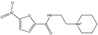 1-[2-[(5-Nitro-2-furanyl)carbonylamino]ethyl]piperidinium Struktur