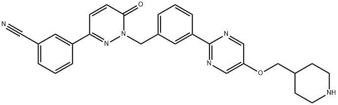 Benzonitrile, 3-[1,6-dihydro-6-oxo-1-[[3-[5-(4-piperidinylmethoxy)-2-pyrimidinyl]phenyl]methyl]-3-pyridazinyl]- Struktur