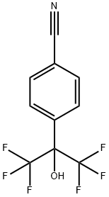 4-[2,2,2-Trifluoro-1-hydroxy-1-(trifluoromethyl)ethyl]benzonitrile Struktur