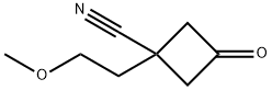 1-(2-methoxyethyl)-3-oxocyclobutane-1-carbonitri le Struktur