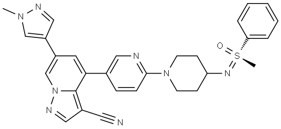 Pyrazolo[1,5-a]pyridine-3-carbonitrile, 4-[6-[4-[[(R)-methyloxidophenyl-λ4-sulfanylidene]amino]-1-piperidinyl]-3-pyridinyl]-6-(1-methyl-1H-pyrazol-4-yl)- Struktur