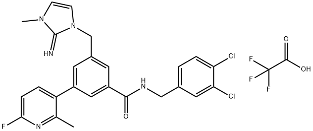 Benzamide, N-[(3,4-dichlorophenyl)methyl]-3-[(2,3-dihydro-2-imino-3-methyl-1H-imidazol-1-yl)methyl]-5-(6-fluoro-2-methyl-3-pyridinyl)-, 2,2,2-trifluoroacetate (1:1) Struktur