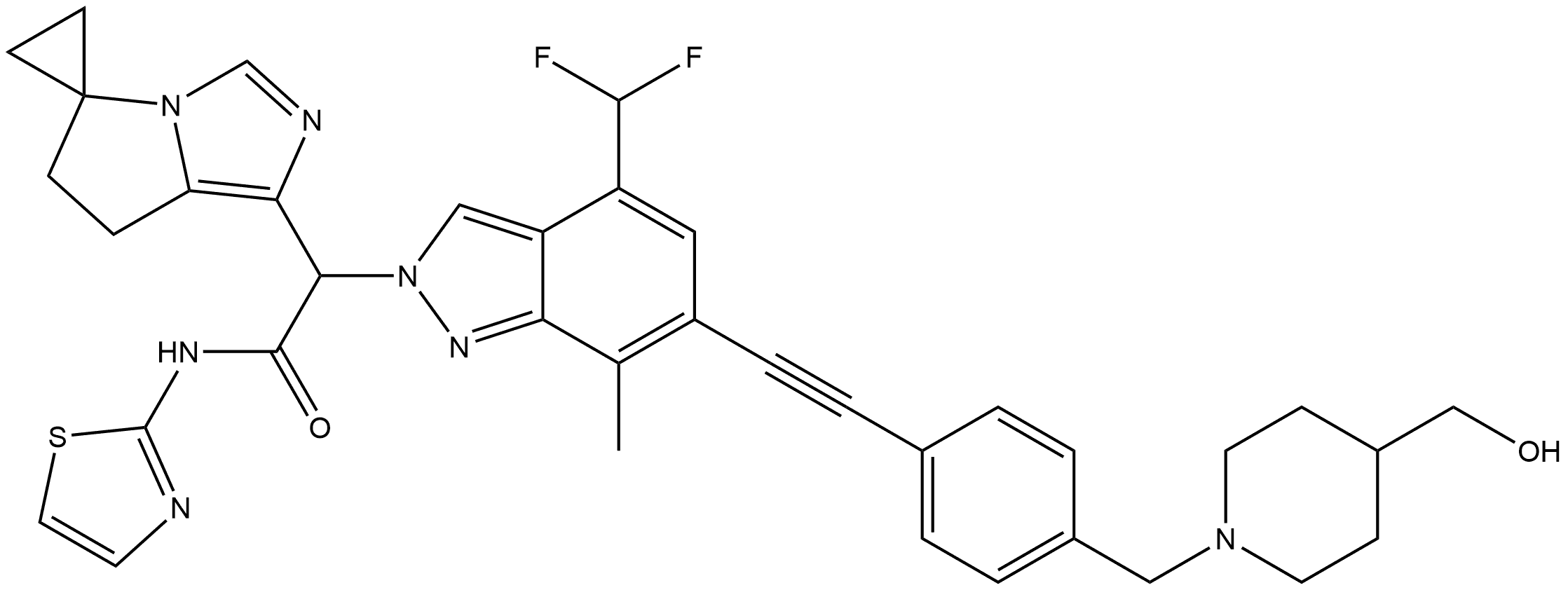 α-[4-(Difluoromethyl)-6-[2-[4-[[4-(hydroxymethyl)-1-piperidinyl]methyl]phenyl]ethynyl]-7-methyl-2H-indazol-2-yl]-6′,7′-dihydro-N-2-thiazolylspiro[cyclopropane-1,5′-[5H]pyrrolo[1,2-c]imidazole]-1′-acetamide Struktur