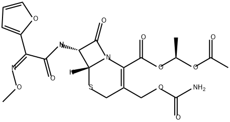 5-Thia-1-azabicyclo[4.2.0]oct-2-ene-2-carboxylic acid, 3-[[(aminocarbonyl)oxy]methyl]-7-[[(2Z)-2-(2-furanyl)-2-(methoxyimino)acetyl]amino]-8-oxo-, (1S)-1-(acetyloxy)ethyl ester, (6R,7R)- Struktur