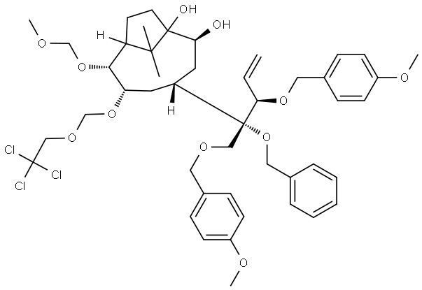 2-O-BENZYL-4,5-DIDEOXY-2-C-{(2S,4S,6S,7R)-1,2-DIHYDROXY-7-(METHOXYMETHOXY)-11,11-DIMETHYL-6-[(2,2,2-TRICHLOROETHOXY)METHOXY]BICYCLO[6.2.1]UNDEC-4-YL}-1,3-BIS-O-(4-METHOXYBENZYL)-D-ERYTHRO-PENT-4-ENITOL Struktur