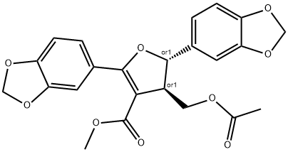 methyl 4-acetoxymethyl-4,5-dihydro-2,5-bis(3,4-methylenedioxyphenyl)-3-furancarboxylate Struktur