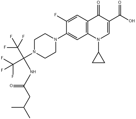 3-Quinolinecarboxylic acid, 1-cyclopropyl-6-fluoro-1,4-dihydro-4-oxo-7-[4-[2,2,2-trifluoro-1-[(3-Methyl-1-oxobutyl)aMino]-1-(trifluoroMethyl)ethyl]-1-piperazinyl]- Struktur