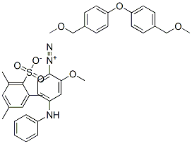 4-anilino-2-methoxy-benzenediazonium: 1-(methoxymethyl)-4-[4-(methoxym ethyl)phenoxy]benzene: 2,4,6-trimethylbenzenesulfonic acid Struktur