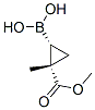 Cyclopropanecarboxylic acid, 2-borono-1-methyl-, 1-methyl ester, (1S,2R)- Struktur