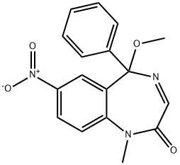 1,5-Dihydro-5-methoxy-1-methyl-7-nitro-5-phenyl-2H-1,4-benzodiazepin-2-one Struktur