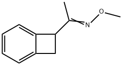 Bicyclo[4.2.0]octa-1,3,5-trien-7-yl(methyl) ketone O-methyl oxime Struktur