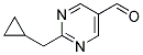 2-(cyclopropylmethyl)pyrimidine-5-carbaldehyde Struktur