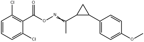 1,3-DICHLORO-2-([((1-[2-(4-METHOXYPHENYL)CYCLOPROPYL]ETHYLIDENE)AMINO)OXY]CARBONYL)BENZENE Struktur